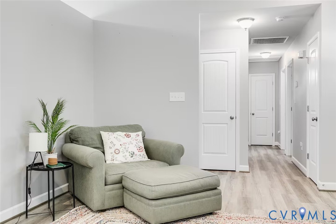 711 Jackson Street Colonial Beach, VA 22443 - Photo 10 of 41 a living room with furniture and a potted plant