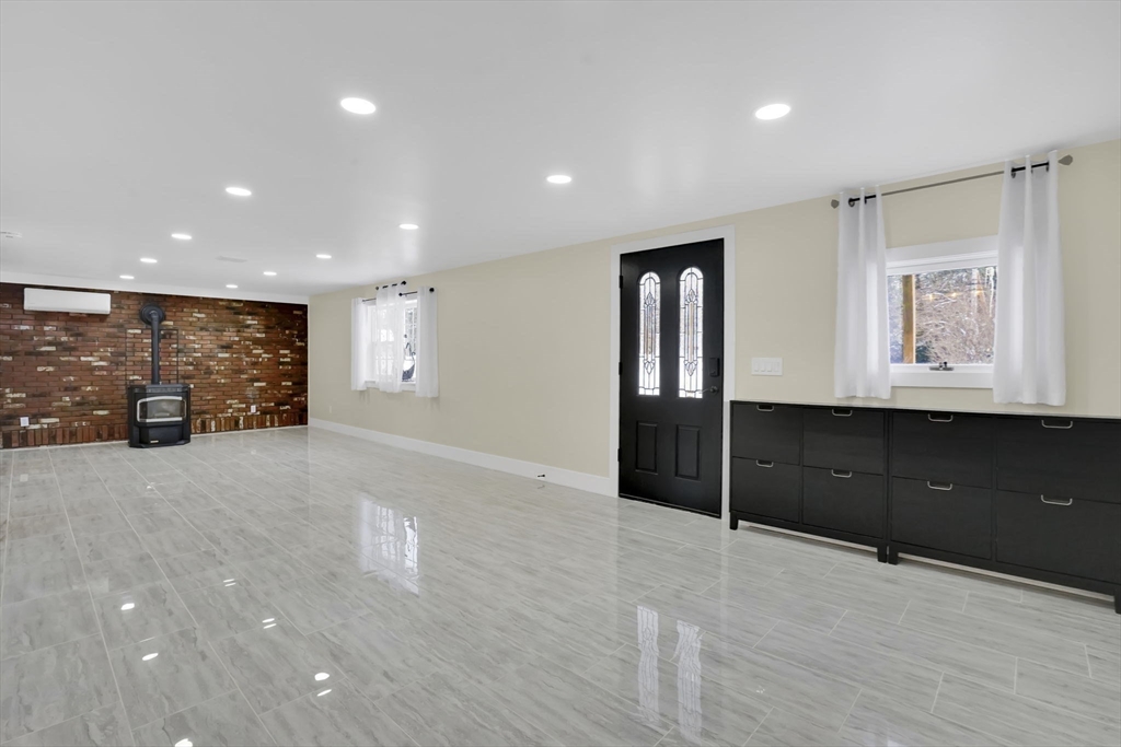 288 Buck Pond Road Westfield, MA 01085 - Photo 9 of 38 Gallery Image 9