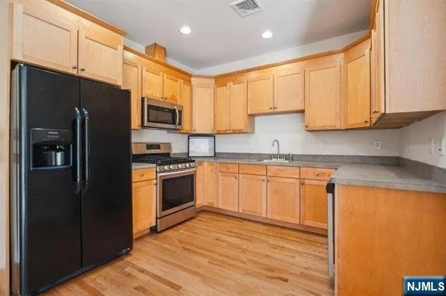 $3,375 | 683 Main Street, Hackensack, NJ 07601