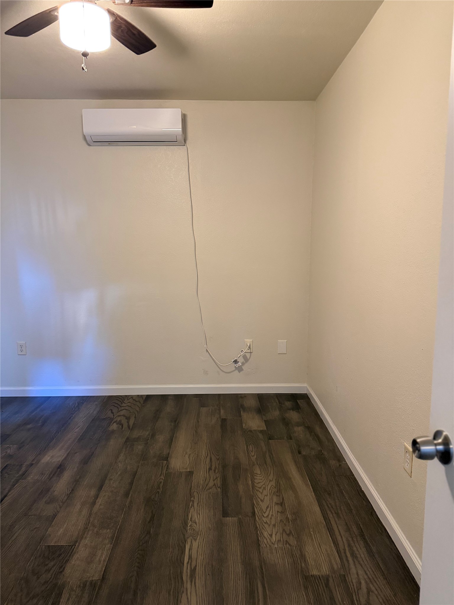 507 Swanee Drive, Unit B Austin, TX 78752 - Photo 7 of 8 a view of an empty room