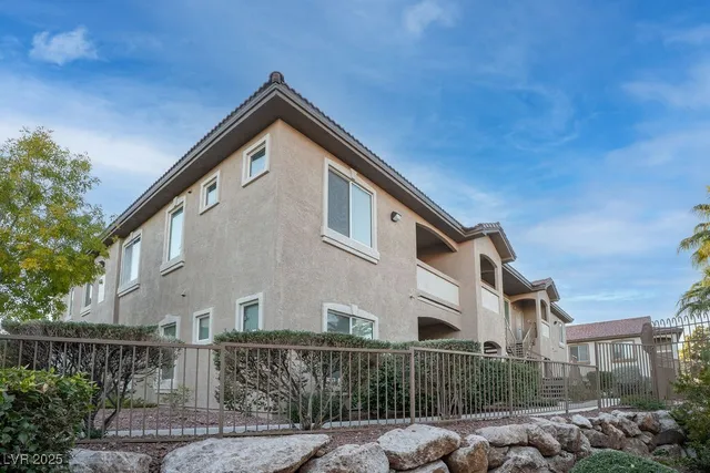 $1,850 | 2305 West Horizon Ridge Parkway, Unit 3323, Henderson, NV 89052