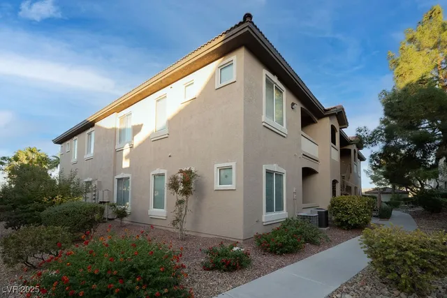 $1,850 | 2305 West Horizon Ridge Parkway, Unit 3323, Henderson, NV 89052