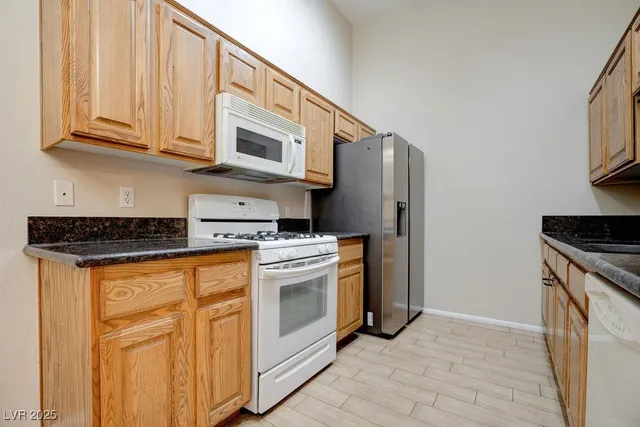 $1,850 | 2305 West Horizon Ridge Parkway, Unit 3323, Henderson, NV 89052