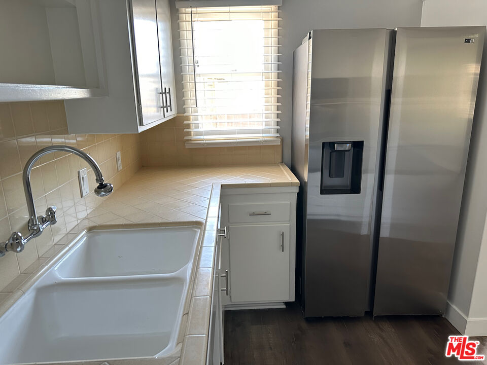 137 North Myrtle Avenue Monrovia, CA 91016 - Photo 24 of 41 a bathroom with a sink and a bathtub
