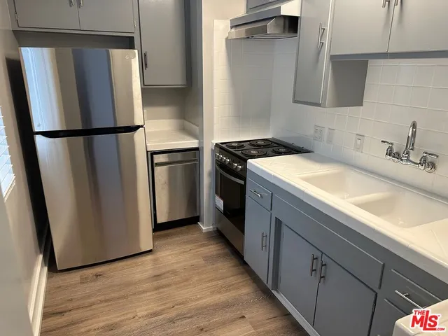 a close up view of washer and dryer