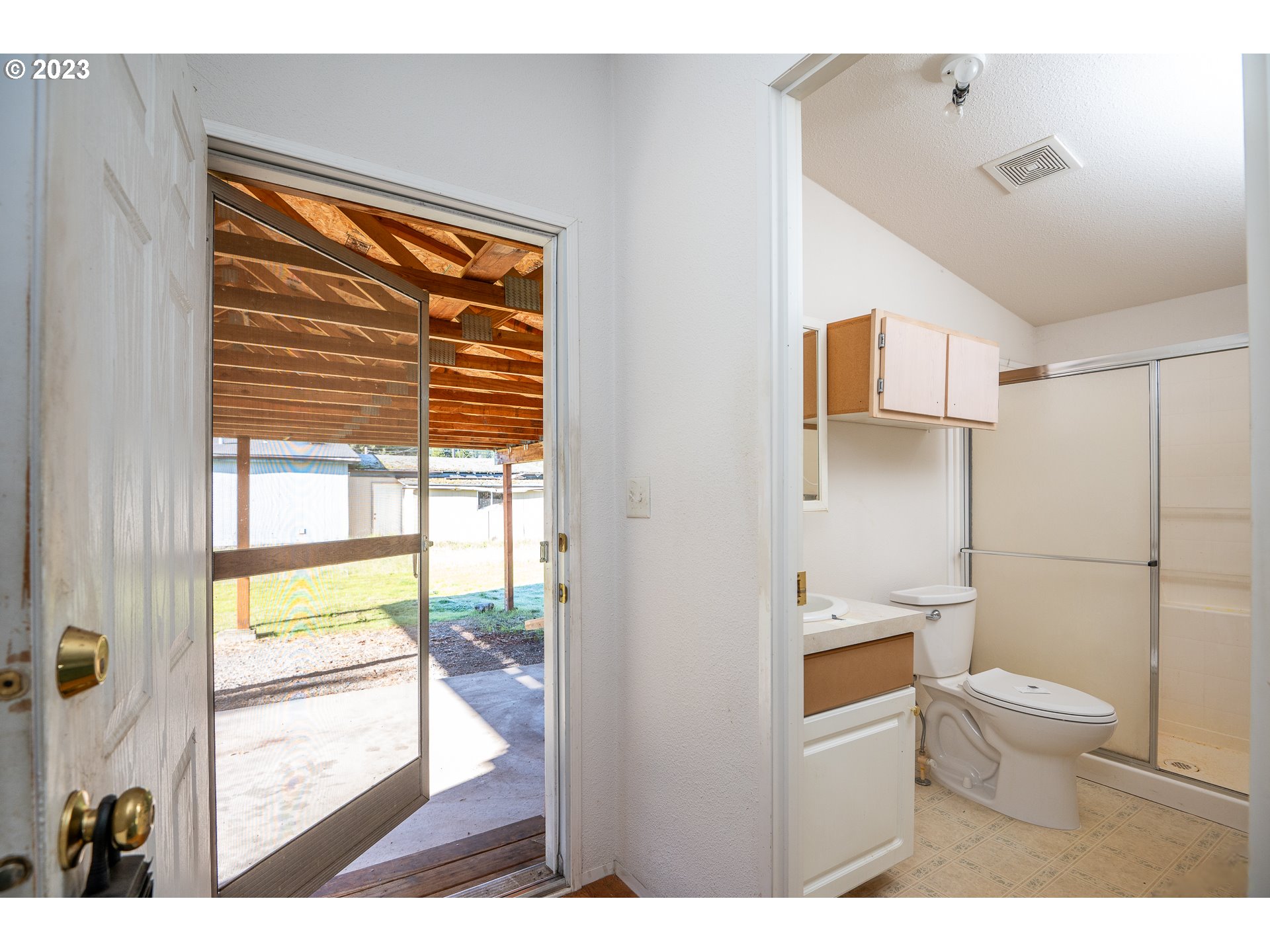 76367 Klohn Road Oakridge, OR 97463 - Photo 12 of 42 a bathroom with a toilet sink and a shower