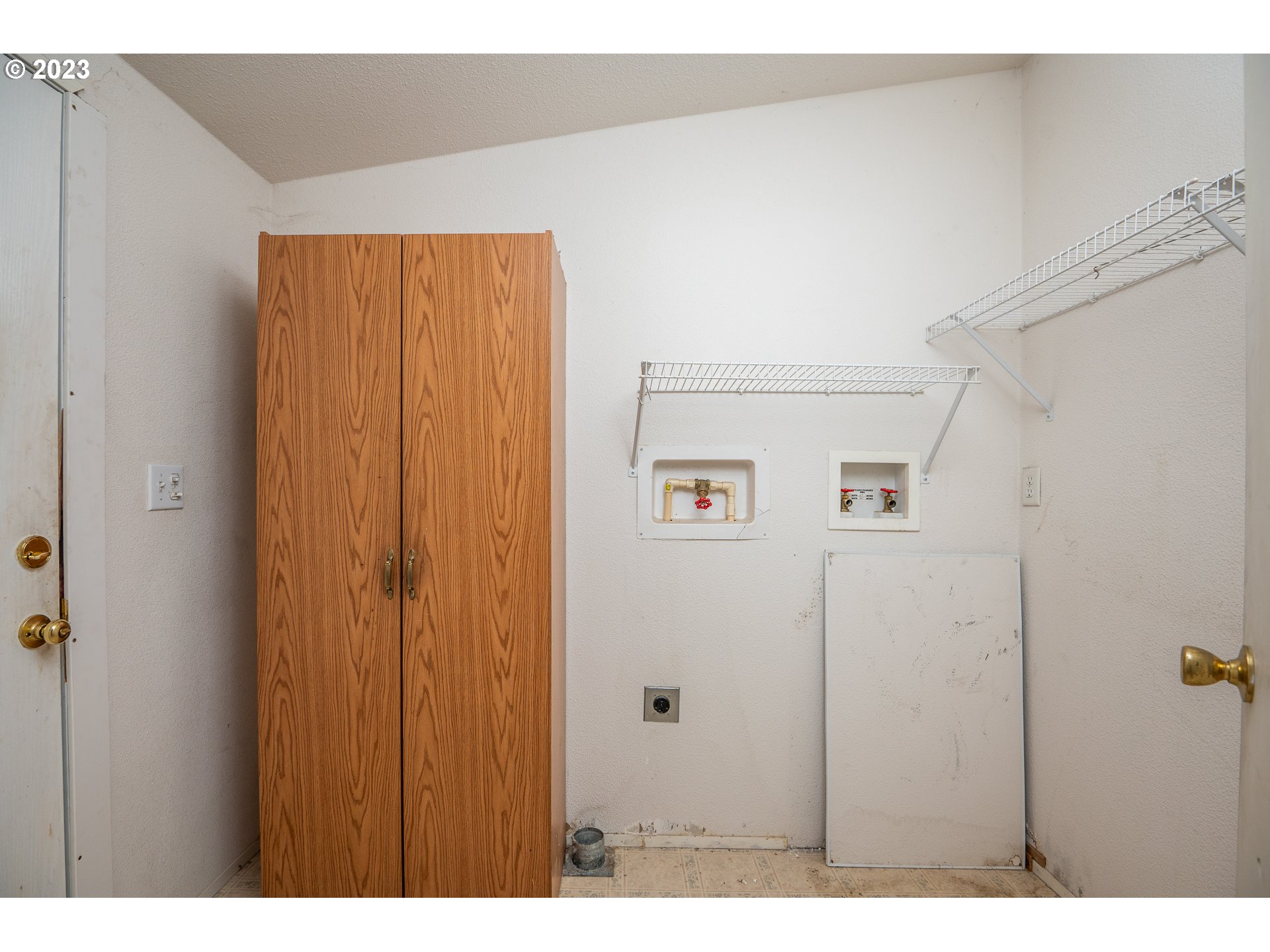 76367 Klohn Road Oakridge, OR 97463 - Photo 24 of 42 a view of cupboard