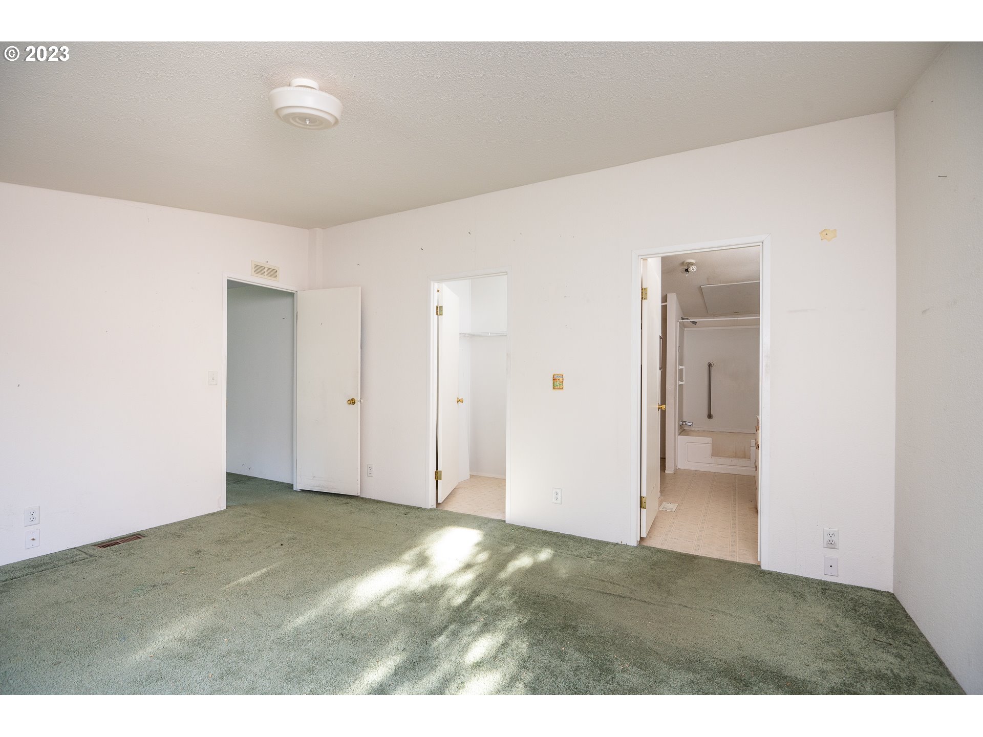 76367 Klohn Road Oakridge, OR 97463 - Photo 31 of 42 a view of an empty room