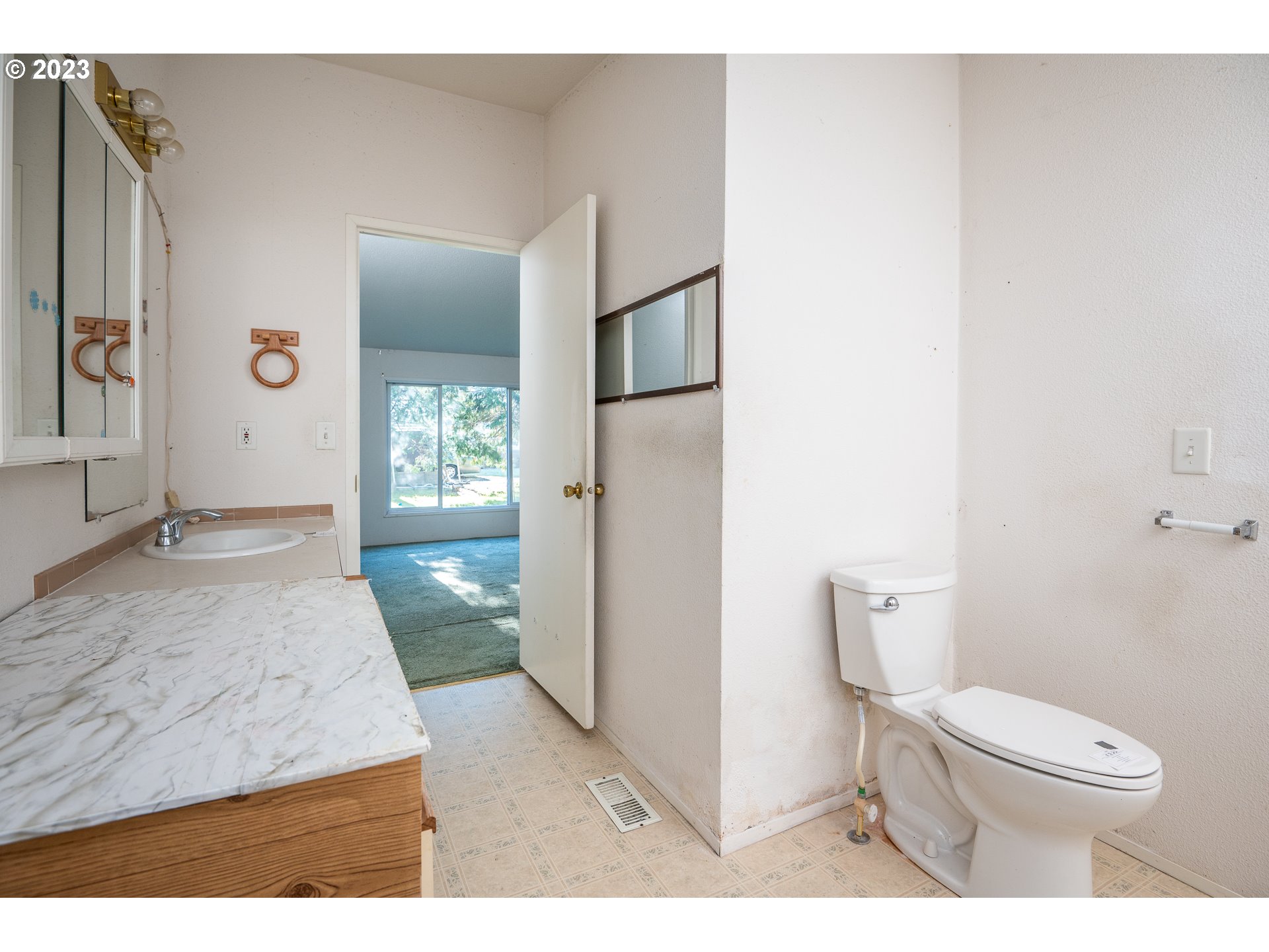 76367 Klohn Road Oakridge, OR 97463 - Photo 35 of 42 a bathroom with a toilet a sink and shower