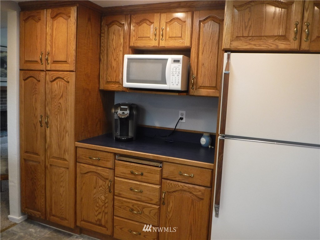 33525 33rd Place Southwest Federal Way, WA 98023 - Photo 8 of 24 Gallery Image 8