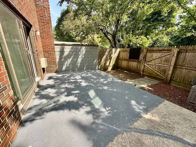 $2,700 | 1 Eaton Court, Unit 1, Amherst, MA 01002