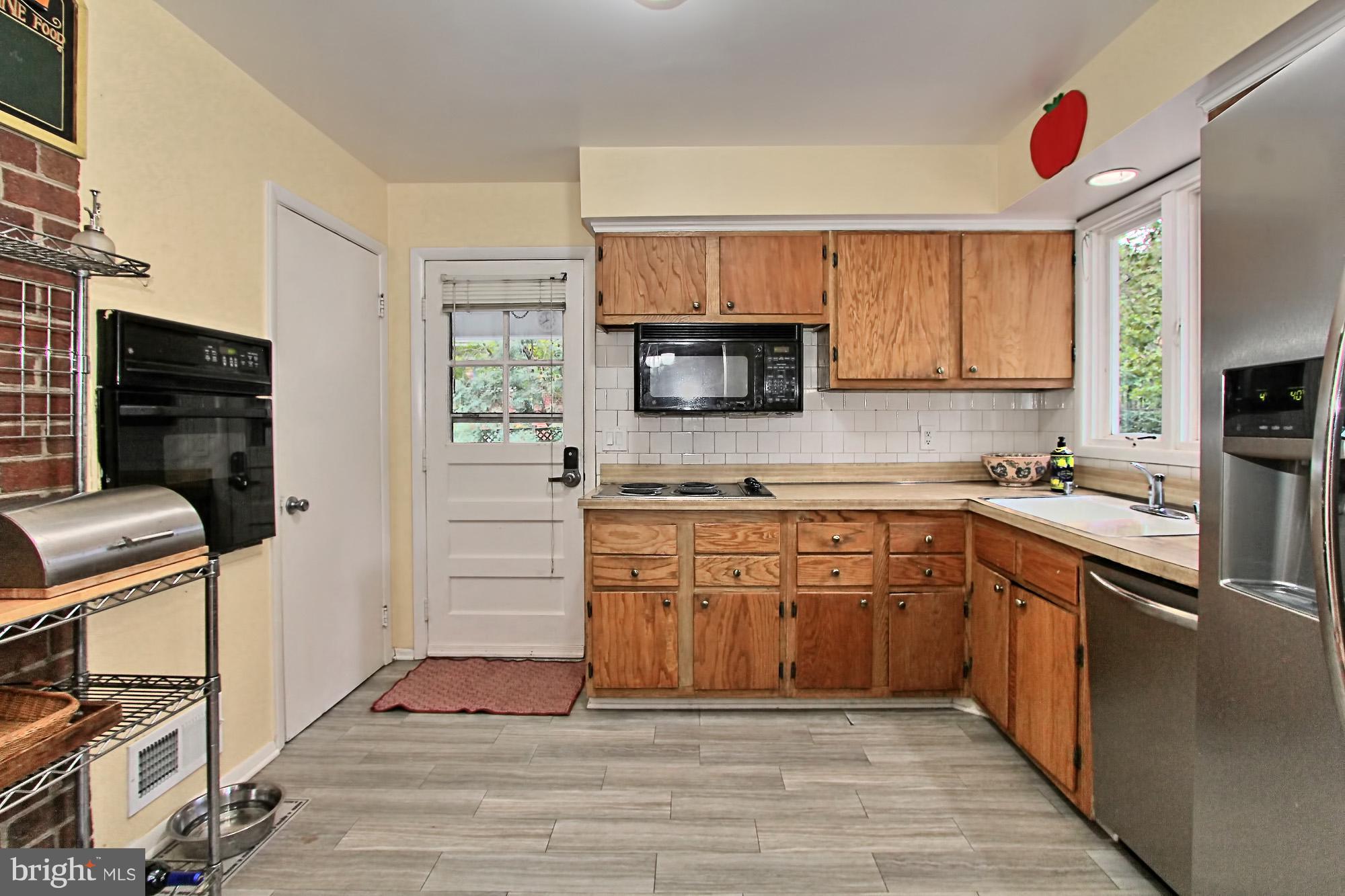 7910 Greeley Boulevard Springfield, VA 22152 - Photo 13 of 29 Stainless steel appliances, pantry, carport access