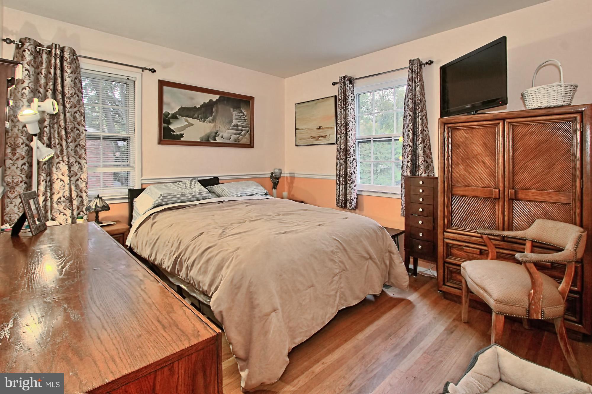 7910 Greeley Boulevard Springfield, VA 22152 - Photo 16 of 29 2nd bedroom - lots of room to relax or play