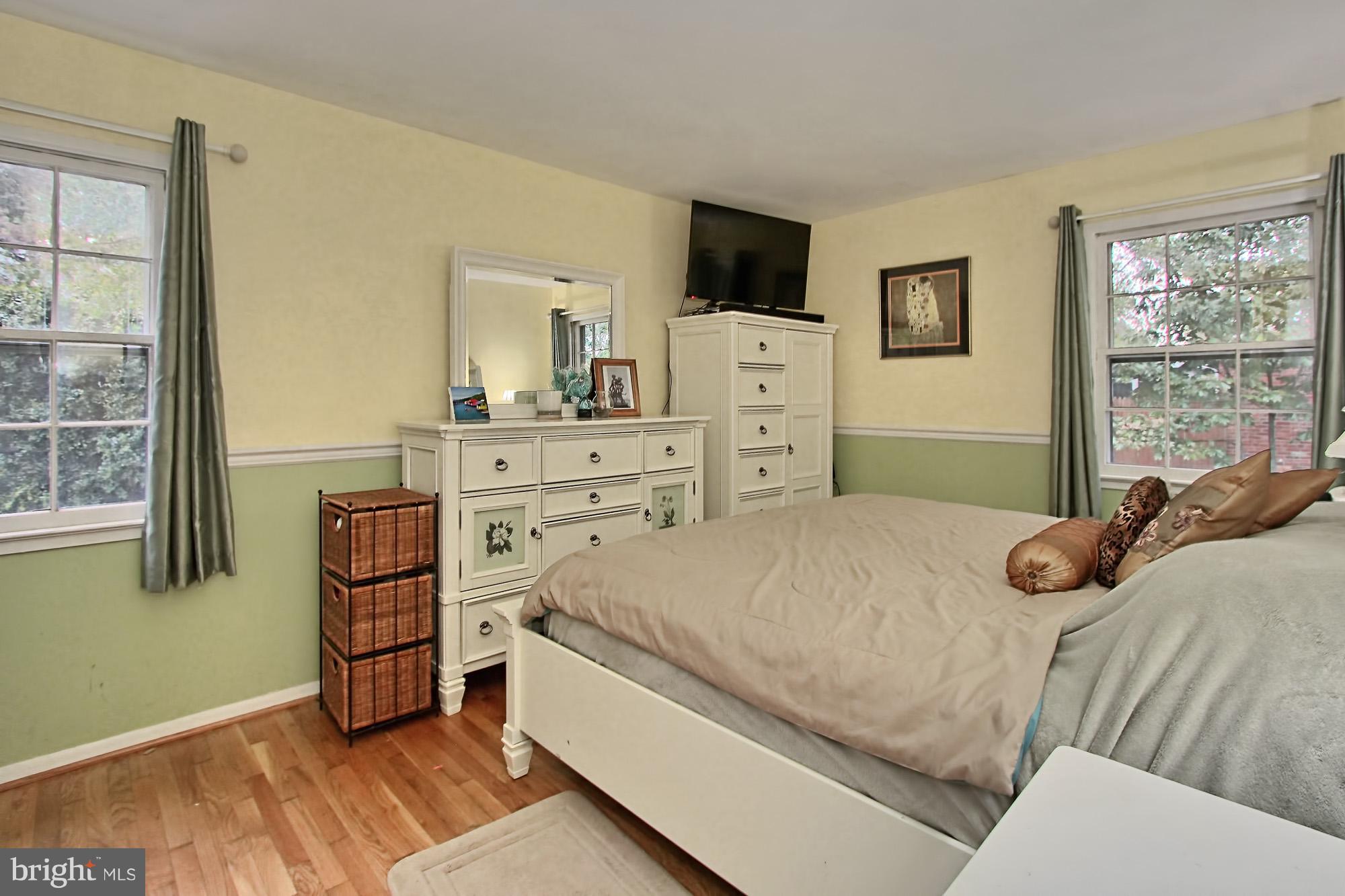 7910 Greeley Boulevard Springfield, VA 22152 - Photo 3 of 29 Hardwood floors, king size bed set