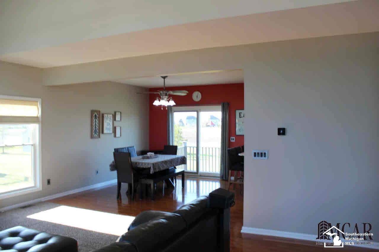 550 Ridge Point Drive Dundee, MI 48131 - Photo 6 of 31 Dining Area