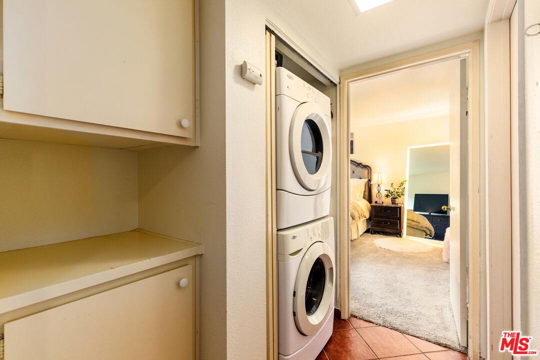 1754 Sinaloa Road, Unit 274 Simi Valley, CA 93065 - Photo 11 of 23 a utility room with dryer and washer