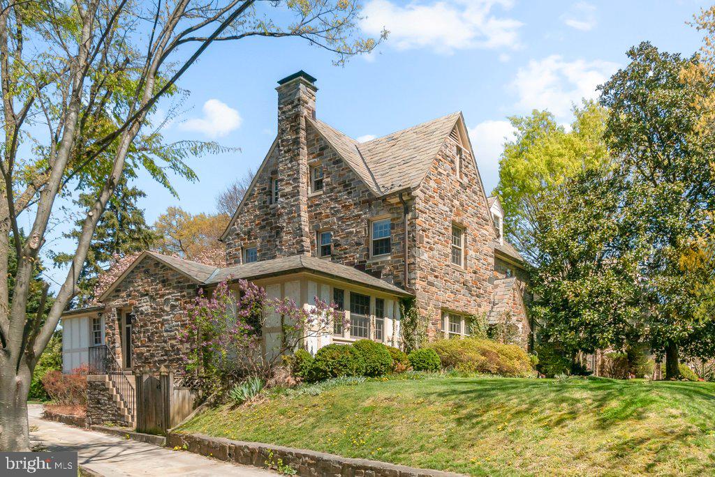 2 East Highfield Road Baltimore, MD 21218 - Photo 2 of 46 a front view of a house with garden