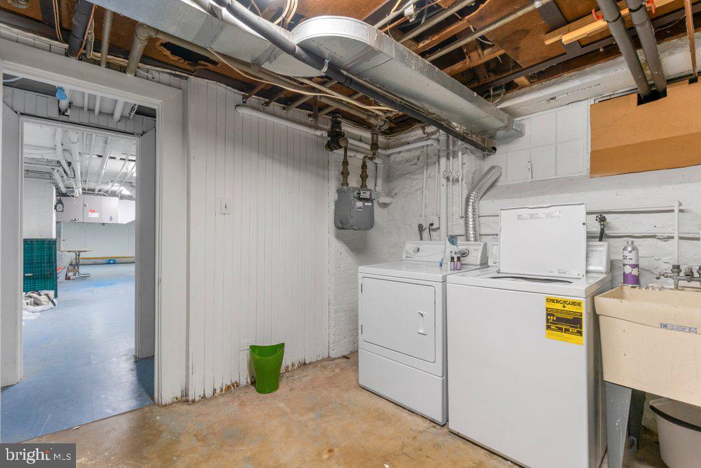 2 East Highfield Road Baltimore, MD 21218 - Photo 42 of 46 a utility room with dryer and washer