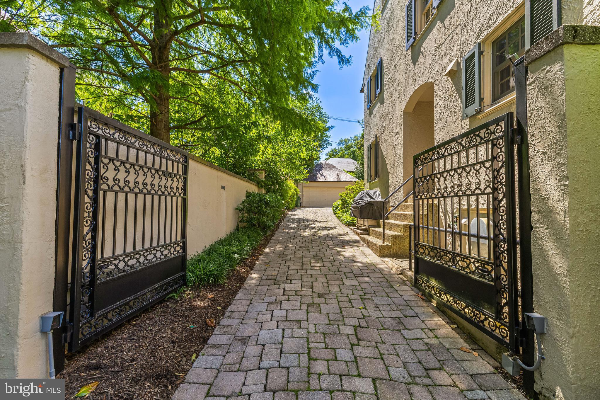 209 East Highfield Road Baltimore, MD 21218 - Photo 58 of 62 Gated Drivway