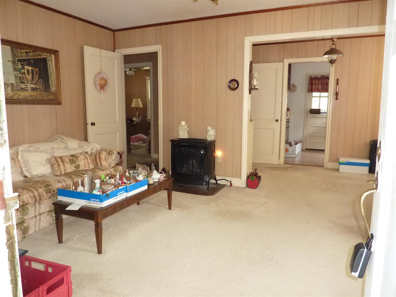 A good sized living room with plenty of natural sunlight greets you on arrival. Open layout makes for easy access to dining room, kitchen, or bedrooms. Living Room