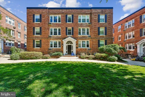 $239,000 | 4481 MacArthur Boulevard Northwest, Unit 204, Washington, DC 20007
