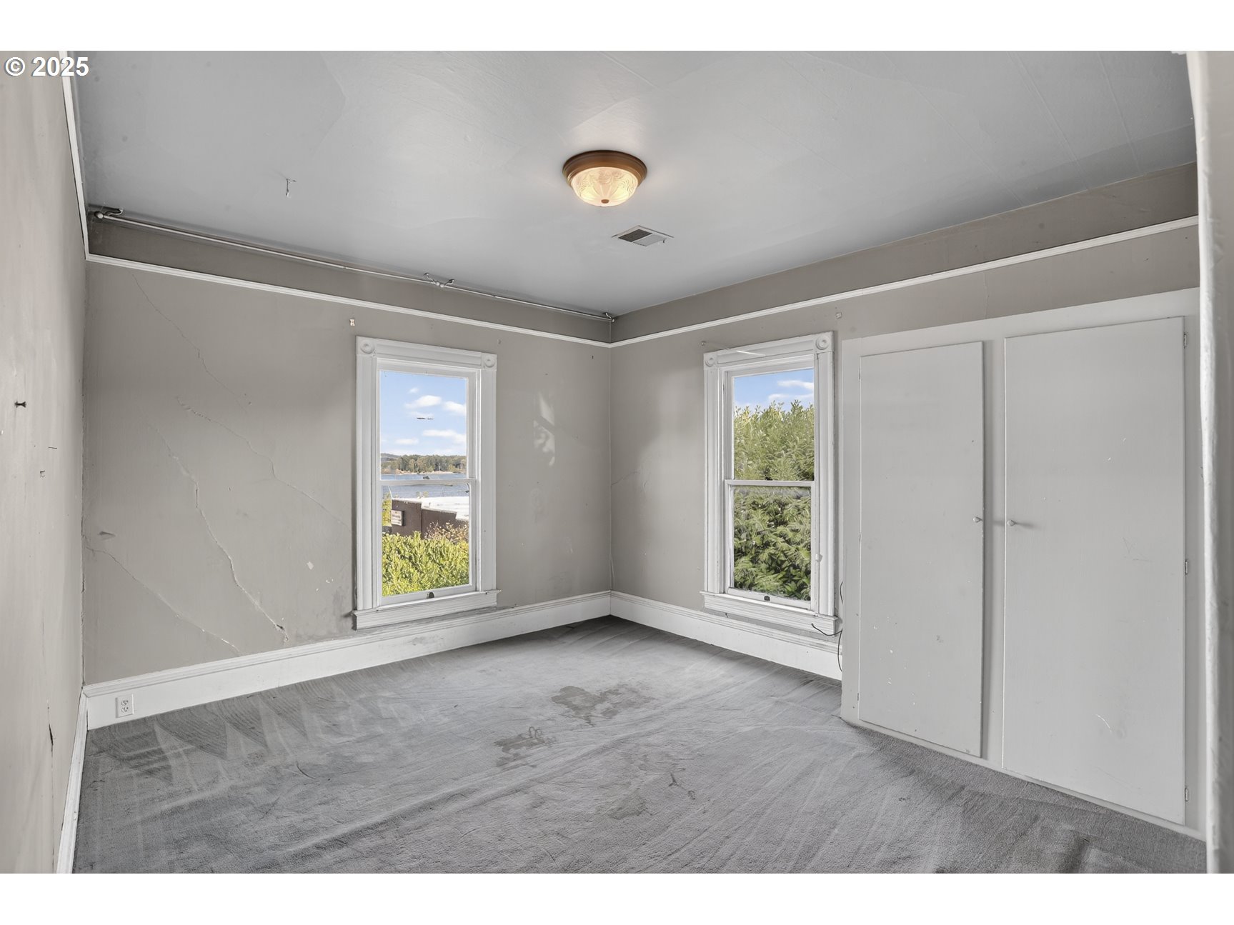 280 South 1st Street St. Helens, OR 97051 - Photo 17 of 41 a view of an empty room with a window