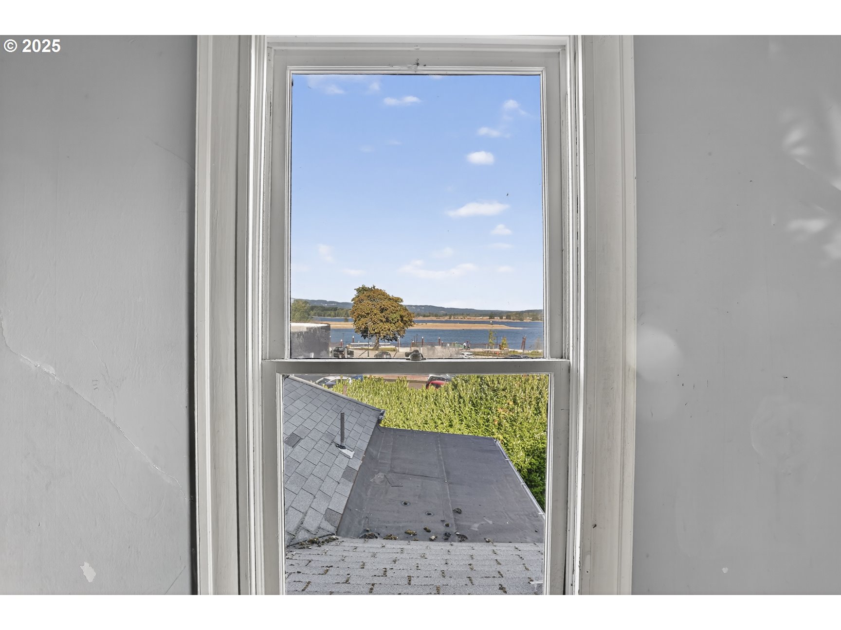 280 South 1st Street St. Helens, OR 97051 - Photo 18 of 41 a picture of a living room