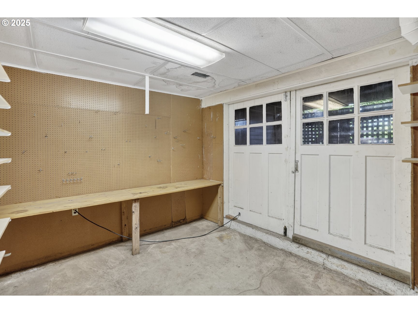 280 South 1st Street St. Helens, OR 97051 - Photo 26 of 41 a black and white photo of a living room