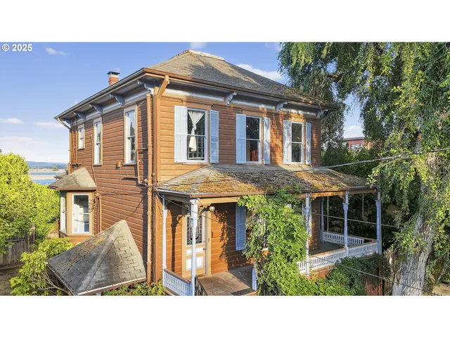 a view of a outdoor space