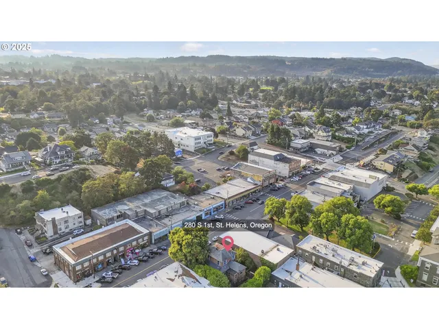 a view of a house with a small yard and plants