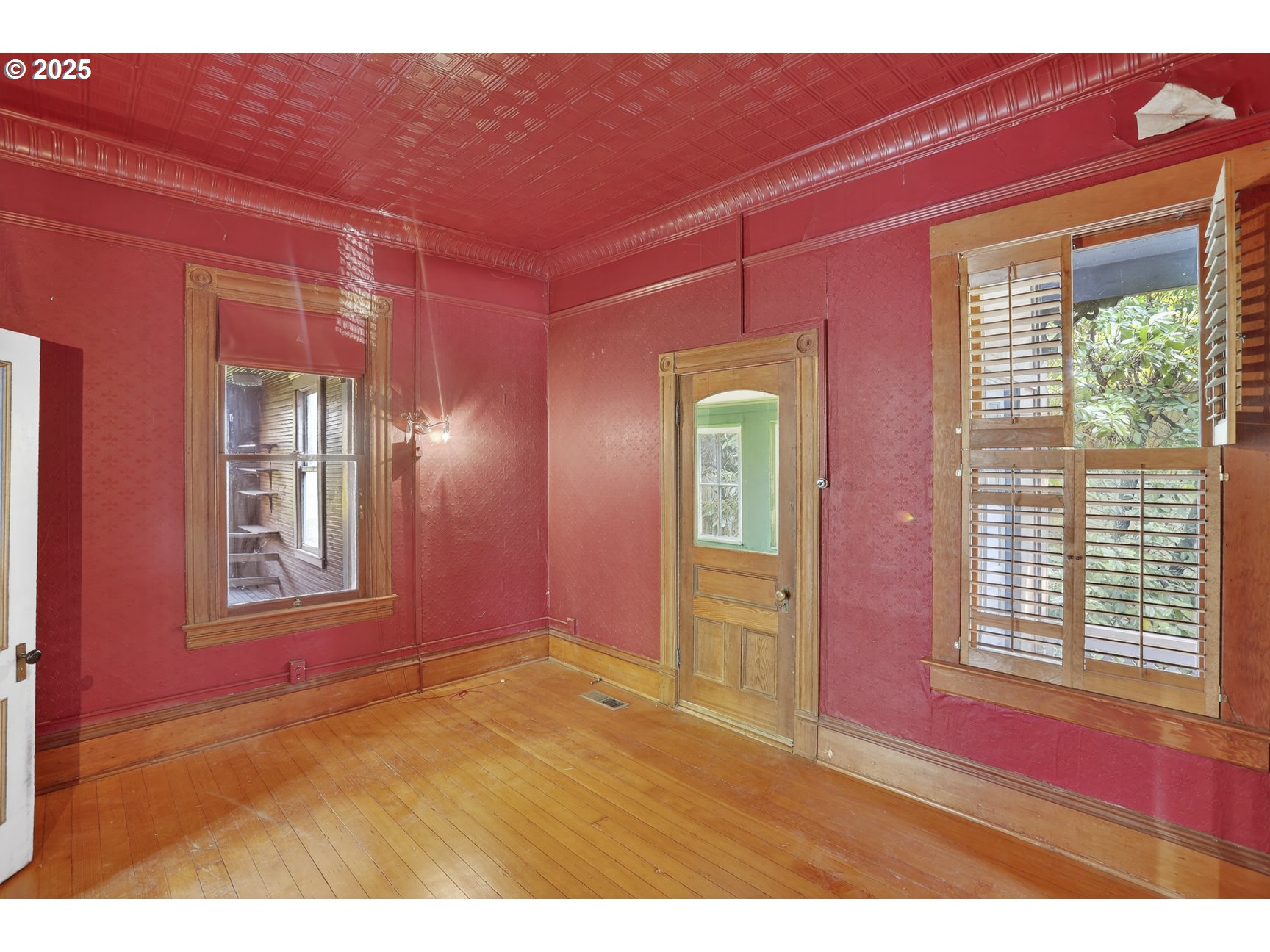 280 South 1st Street St. Helens, OR 97051 - Photo 8 of 41 a view of an empty room with wooden floor and windows