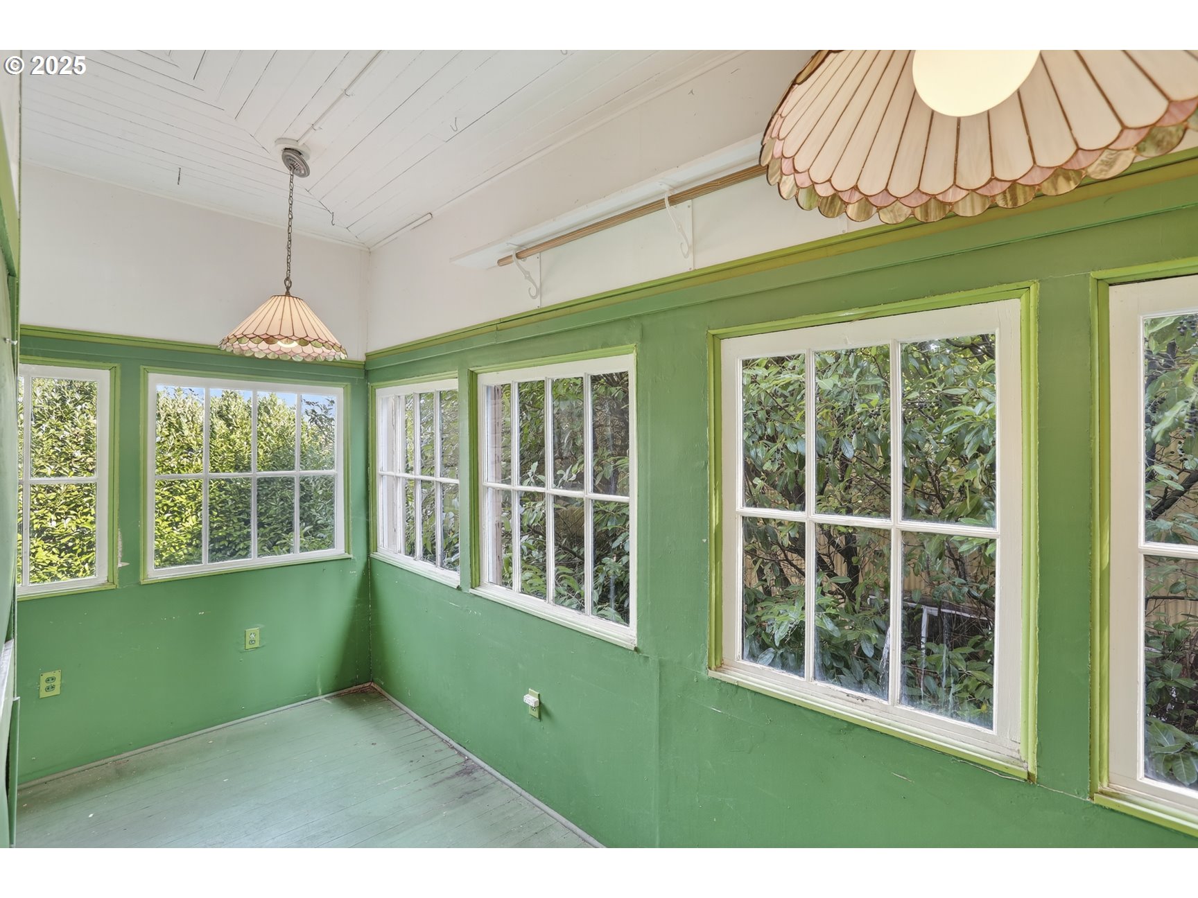 280 South 1st Street St. Helens, OR 97051 - Photo 9 of 41 a living room with a window and ceiling fan