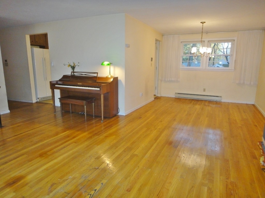 83 Crosby Road Marlborough, MA 01752 - Photo 4 of 25 Gallery Image 4
