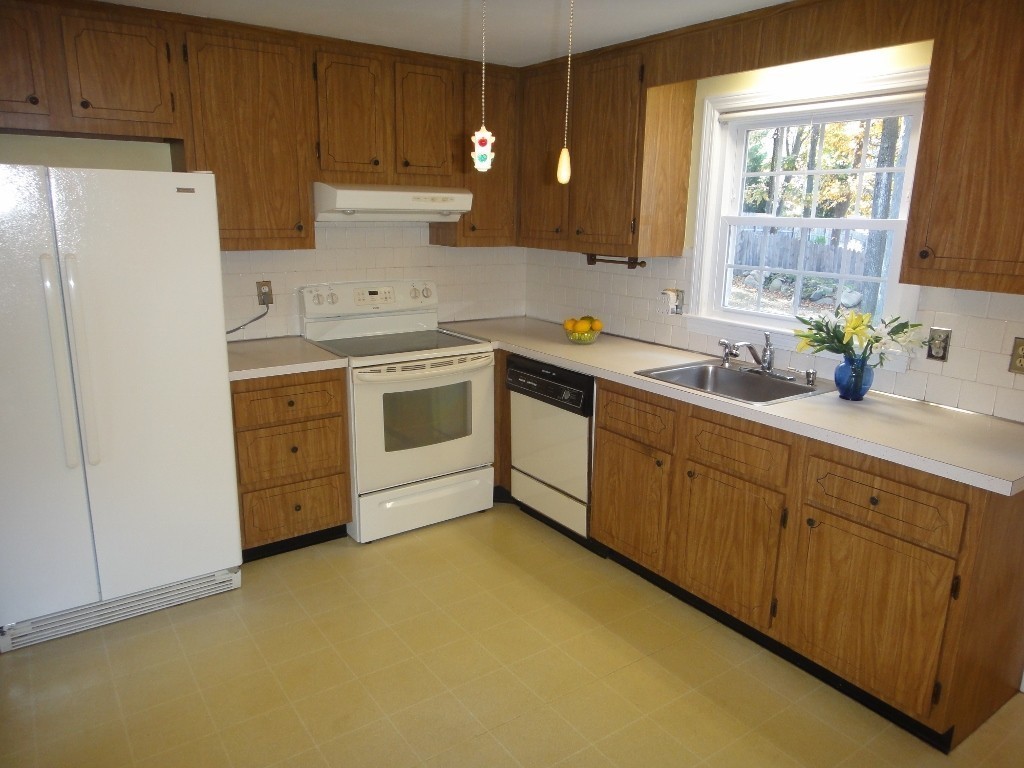 83 Crosby Road Marlborough, MA 01752 - Photo 5 of 25 Gallery Image 5