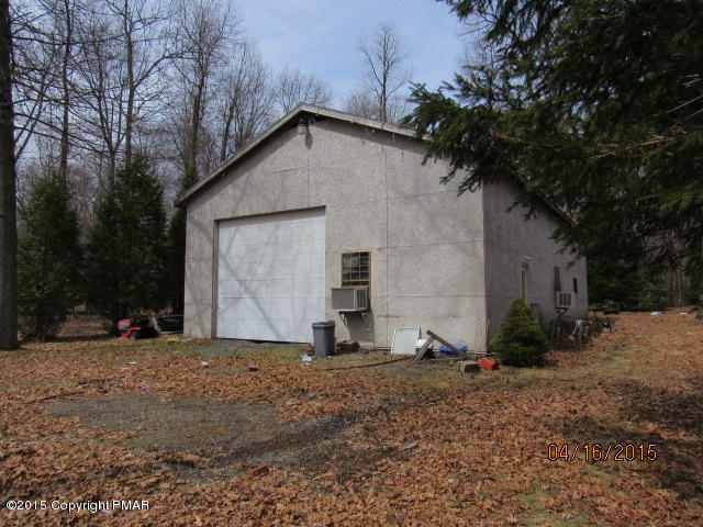 128 Cartwright Road Blakeslee, PA 18610 - Photo 8 of 8 garage1