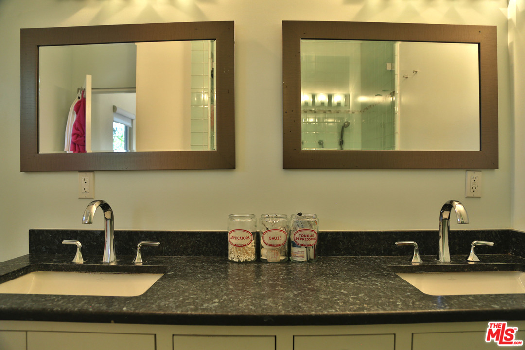 10360 Northvale Road Los Angeles, CA 90064 - Photo 29 of 40 Gallery Image 29