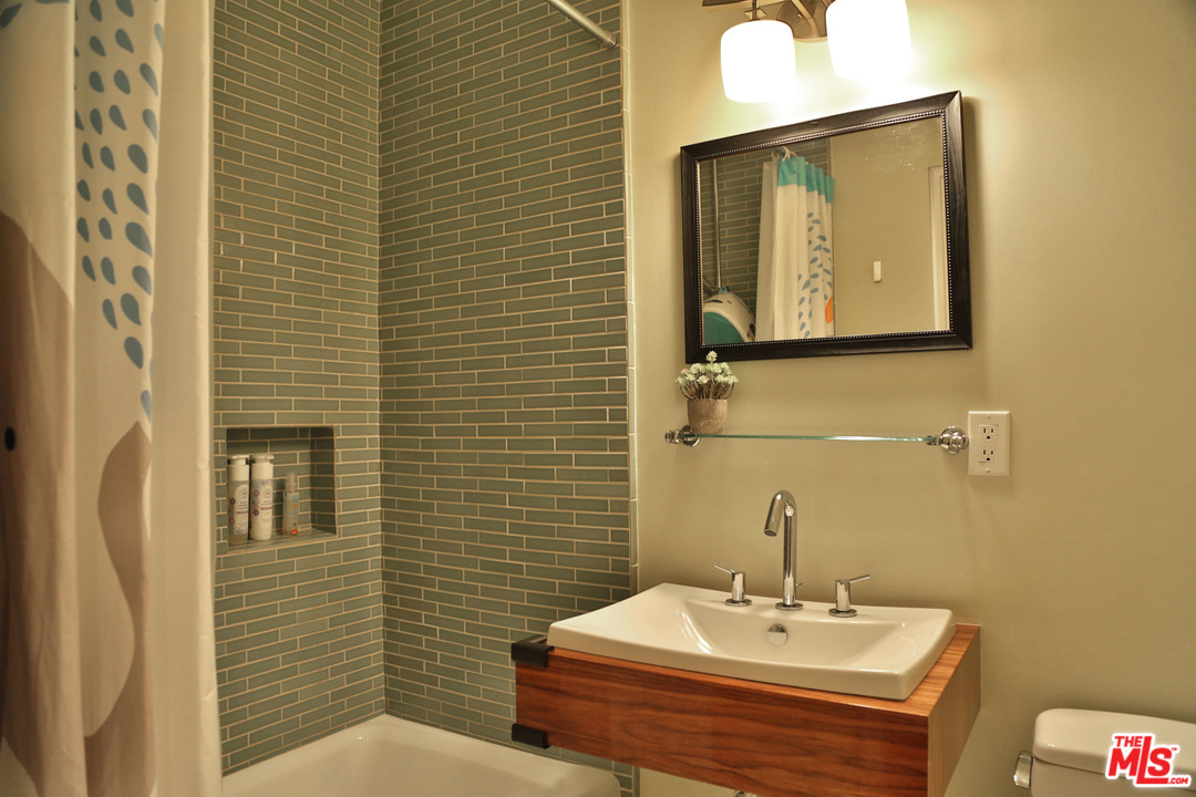 10360 Northvale Road Los Angeles, CA 90064 - Photo 33 of 40 Gallery Image 33