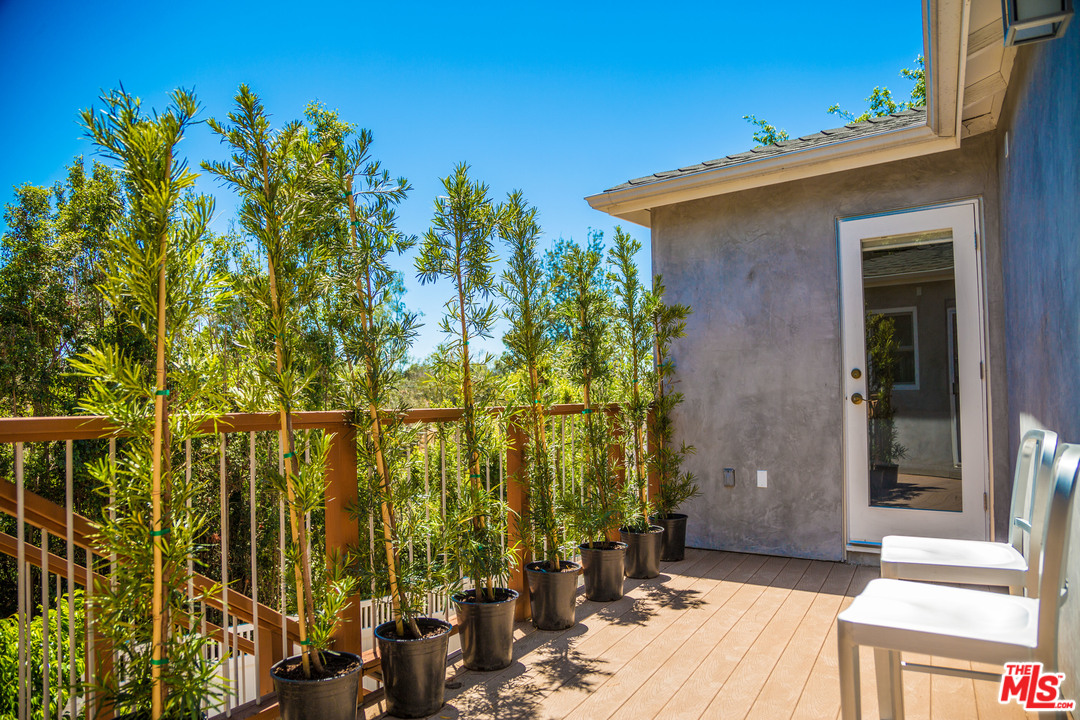 10360 Northvale Road Los Angeles, CA 90064 - Photo 38 of 40 Gallery Image 38
