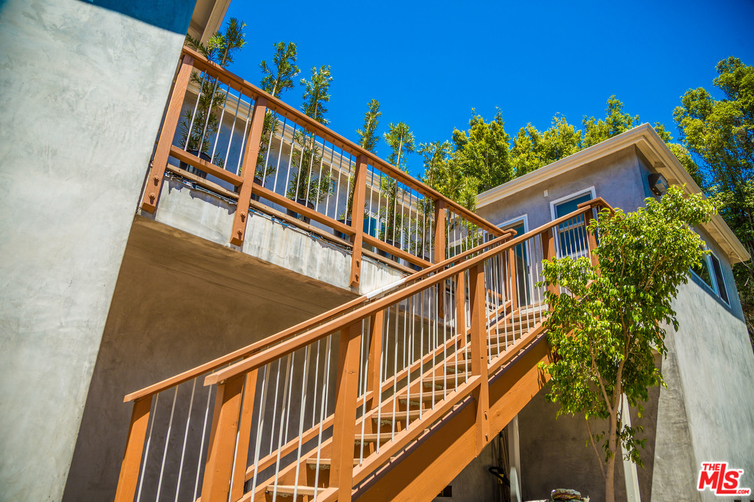 10360 Northvale Road Los Angeles, CA 90064 - Photo 39 of 40 Gallery Image 39