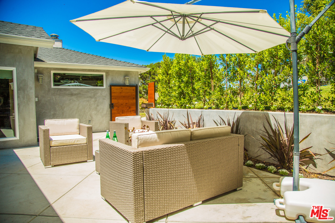 10360 Northvale Road Los Angeles, CA 90064 - Photo 6 of 40 Gallery Image 6