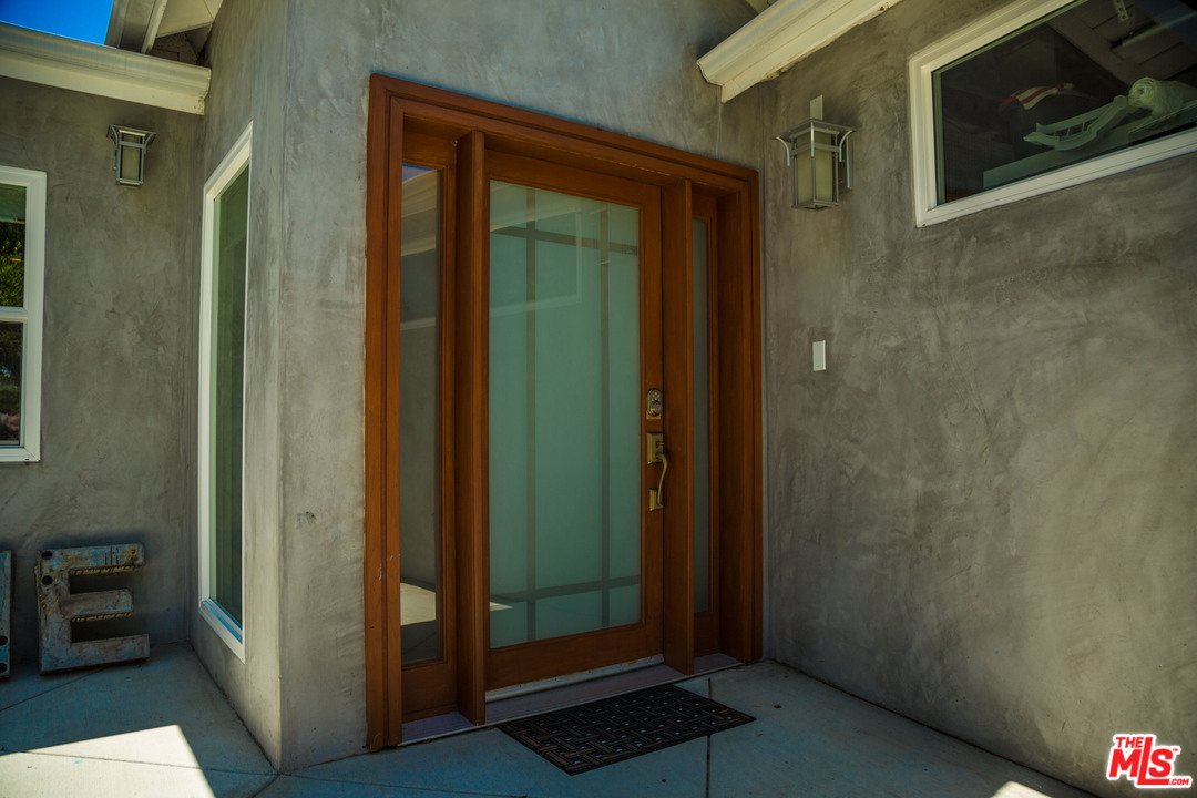 10360 Northvale Road Los Angeles, CA 90064 - Photo 8 of 40 Gallery Image 8