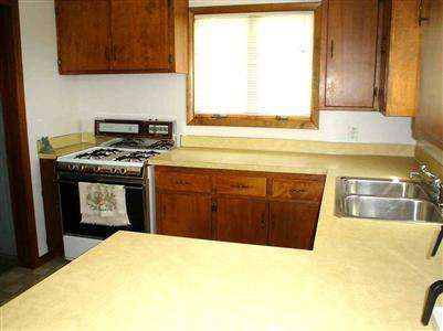 4105 Pengelly Road Flint, MI 48507 - Photo 13 of 15 20156228-12.JPG