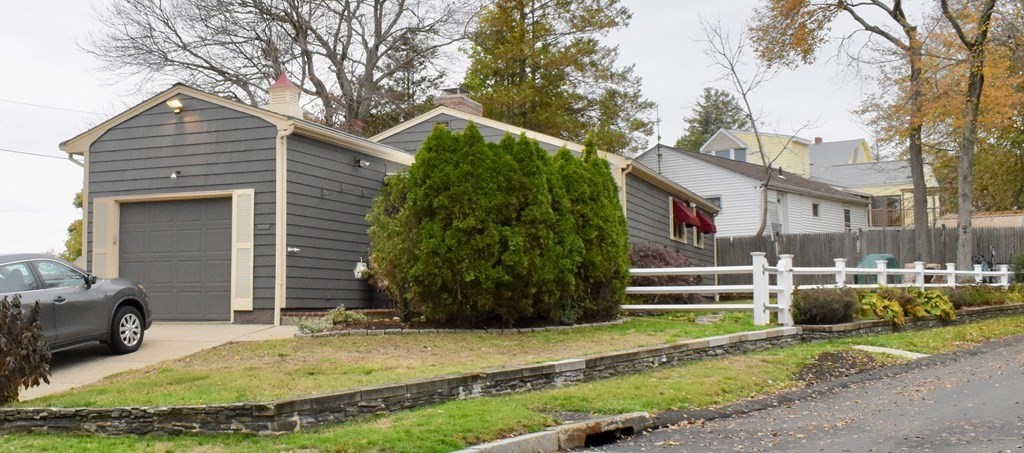 38 Broadview Road East Providence, RI 02914 - Photo 3 of 11 Gallery Image 3