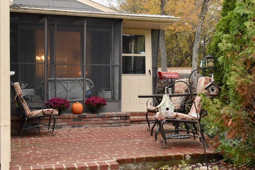 38 Broadview Road East Providence, RI 02914 - Photo 4 of 11 Gallery Image 4