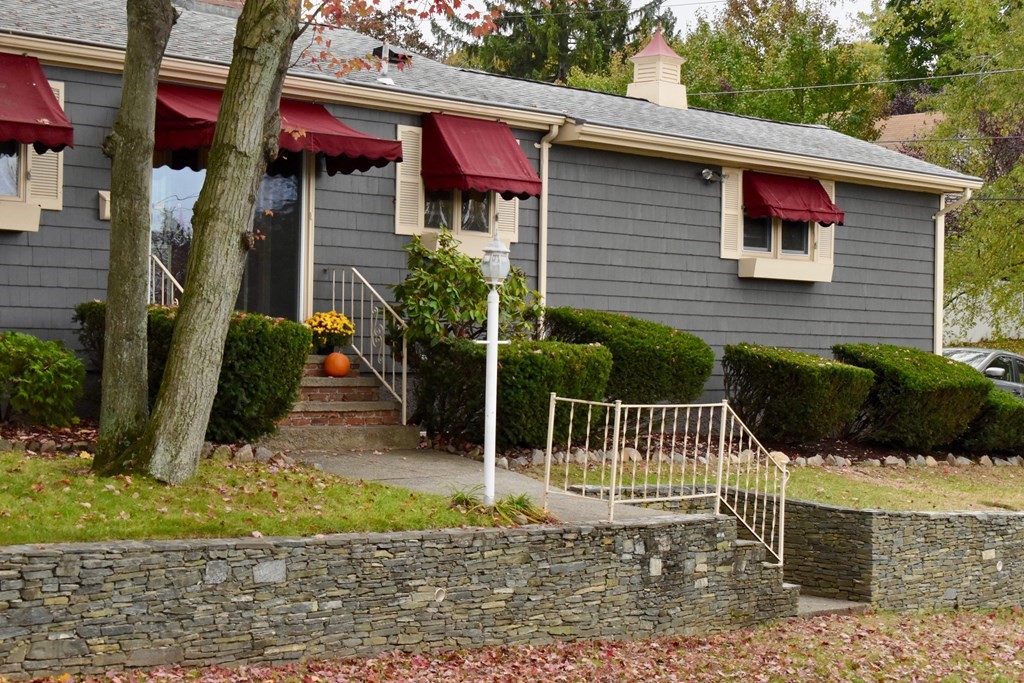 38 Broadview Road East Providence, RI 02914 - Photo 5 of 11 Gallery Image 5