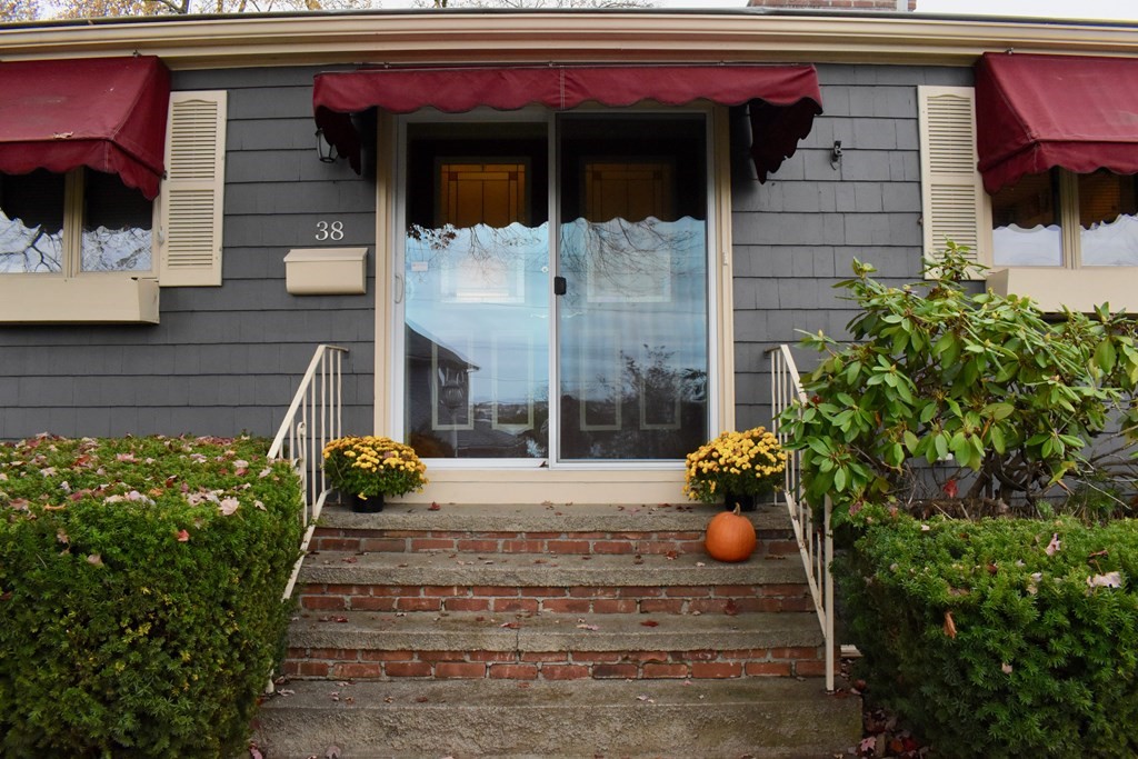 38 Broadview Road East Providence, RI 02914 - Photo 6 of 11 Gallery Image 6