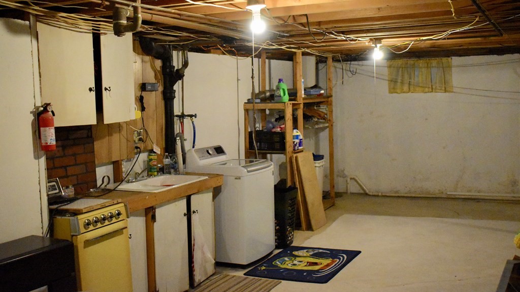 38 Broadview Road East Providence, RI 02914 - Photo 10 of 11 Gallery Image 10