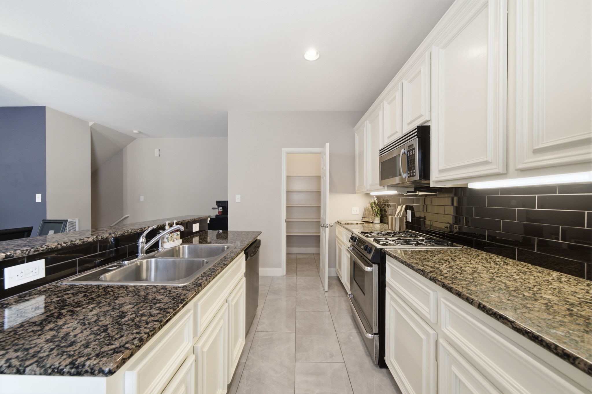 1716 Elgin Street Houston, TX 77004 - Photo 21 of 35 Kitchen is equipped with granite countertops and stainless steel appliances