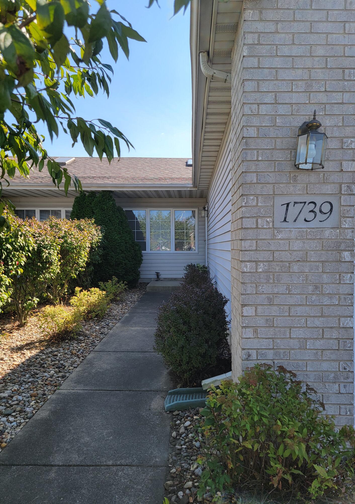 1739 Chestnut Drive, Unit R Crown Point, IN 46307 - Photo 2 of 20 1412x2000