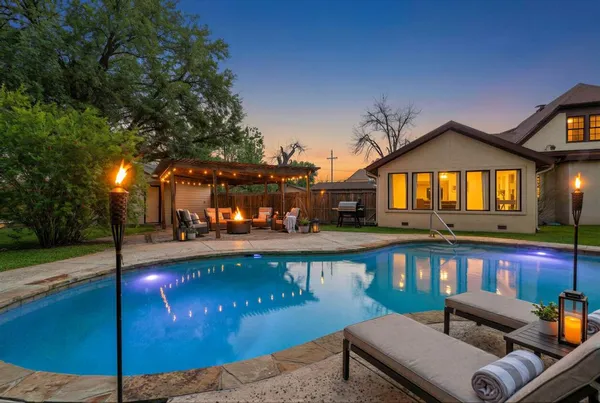 $575,000 | 300 Mills Street, Smithville, TX 78957